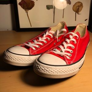 Red lowtop Converse
